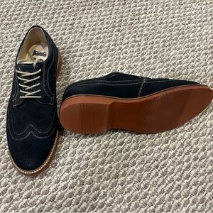 Men’s 1901 wingtip size 11.5, navy suede